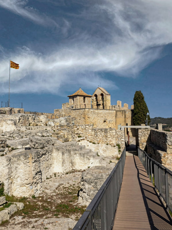 Fortaleza medieval del año 1037 ubicada en el pueblo de Calafell, Tarragona