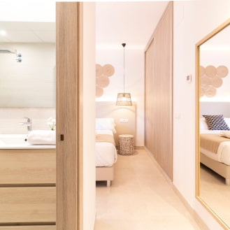 Room with en-suite bathroom. Modern aesthetics and functional design.